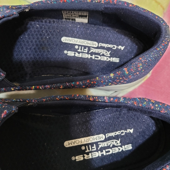 SKETCHERS MEMORY FOAM SHOES - Picture 3 of 5